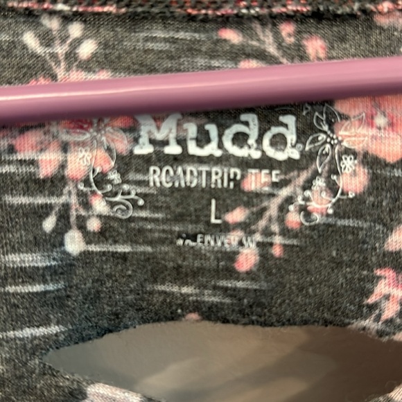 Women’s Mudd Size Large floral short sleeve top (NWOT) - Picture 2 of 5